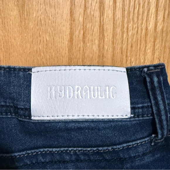 Women’s Hydraulic Dark Wash “Nolita” Mid-Rise Capri Jeans - Picture 5 of 6